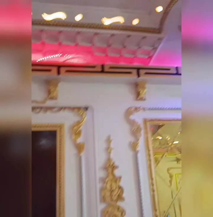 ملک فروشی