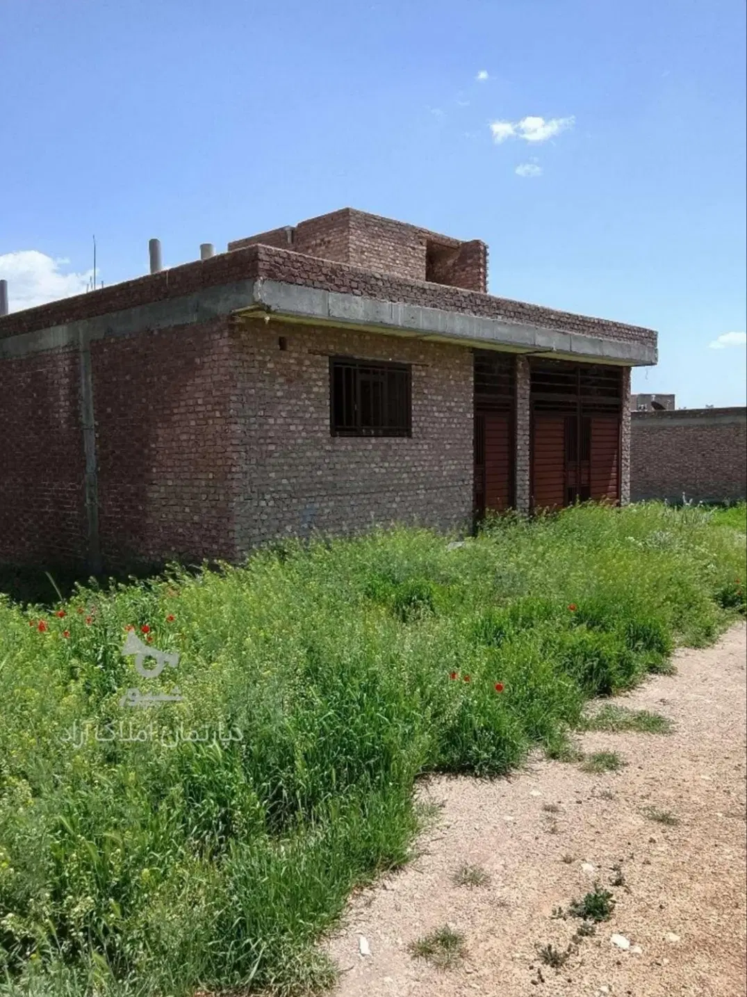 خانە نمیە کارە شناژ قایم 94متر