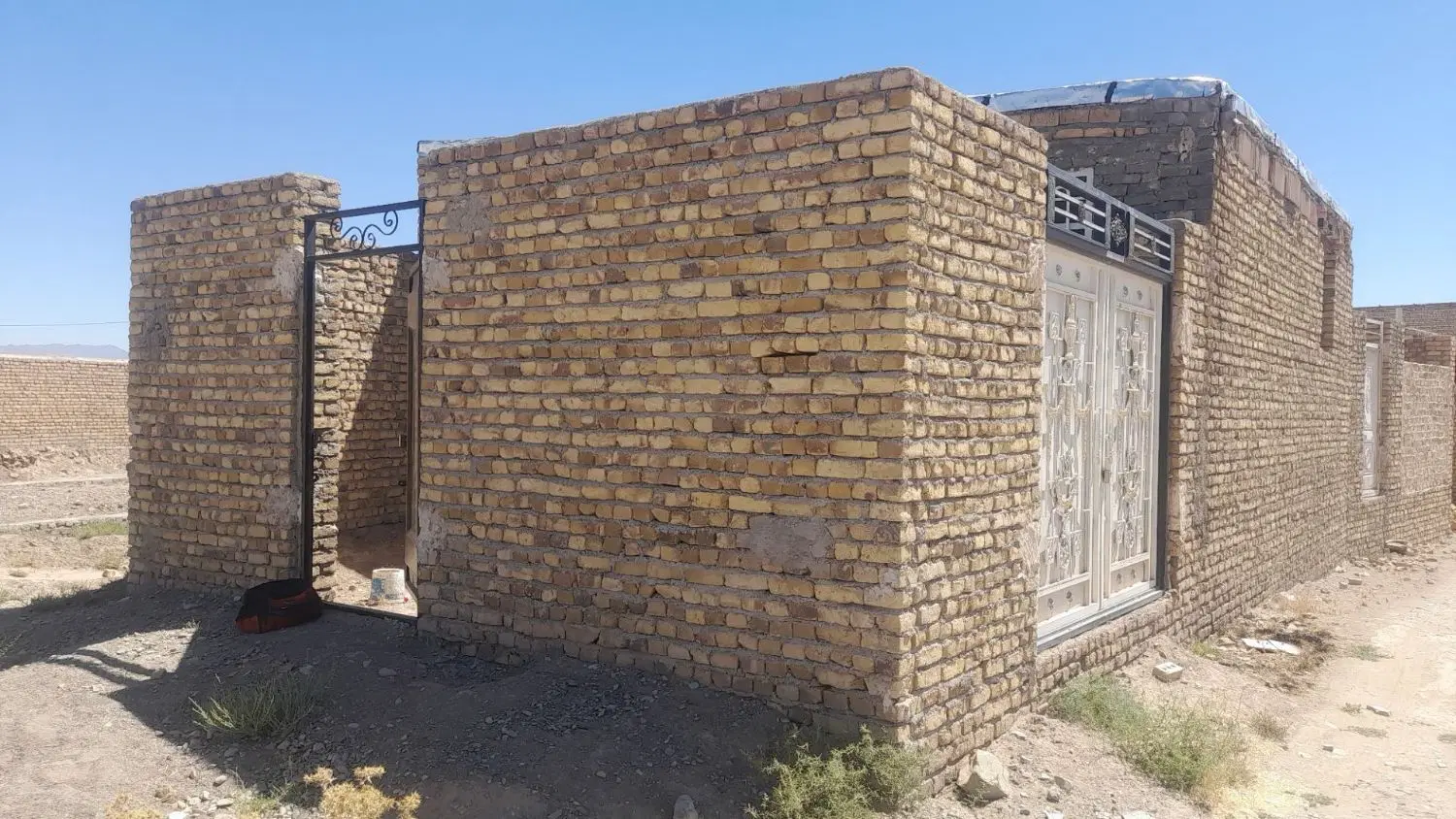 خانه نیمه ساز ده پایین