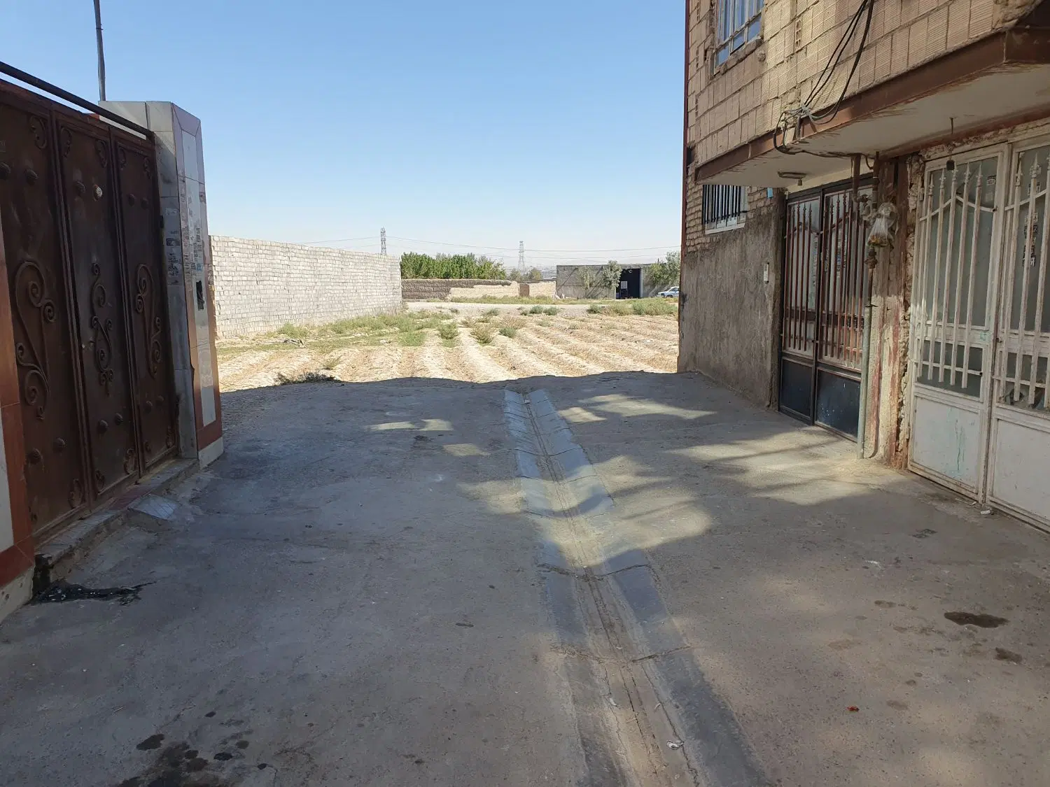زمین جنب ساختها بهترین خیابون طرحچی ۳۲