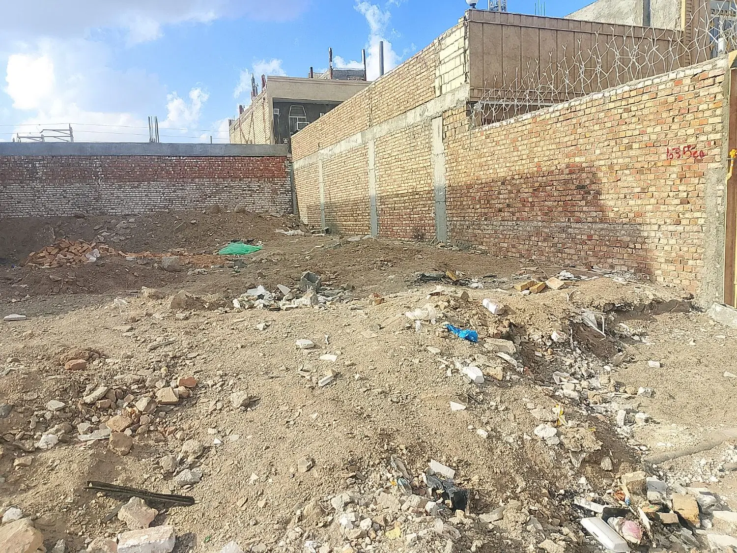 زمین فروشی در پوگی