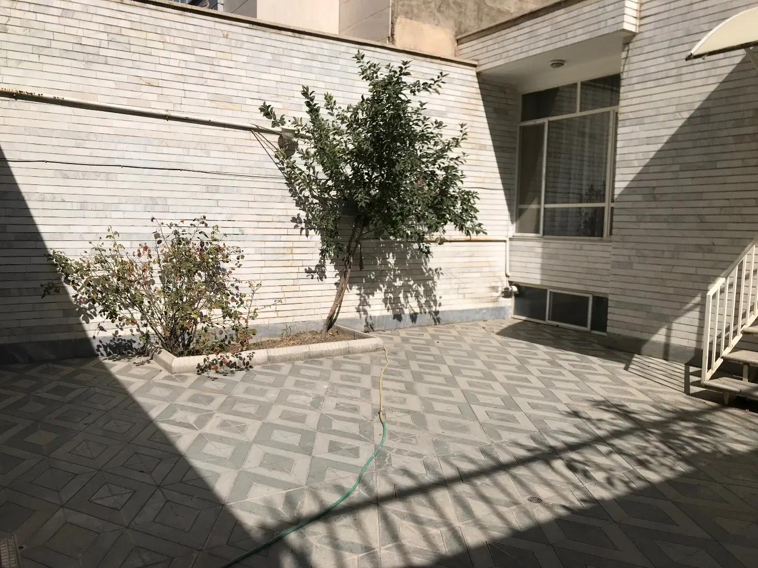 رهن حیاط دربست زعفرانیه