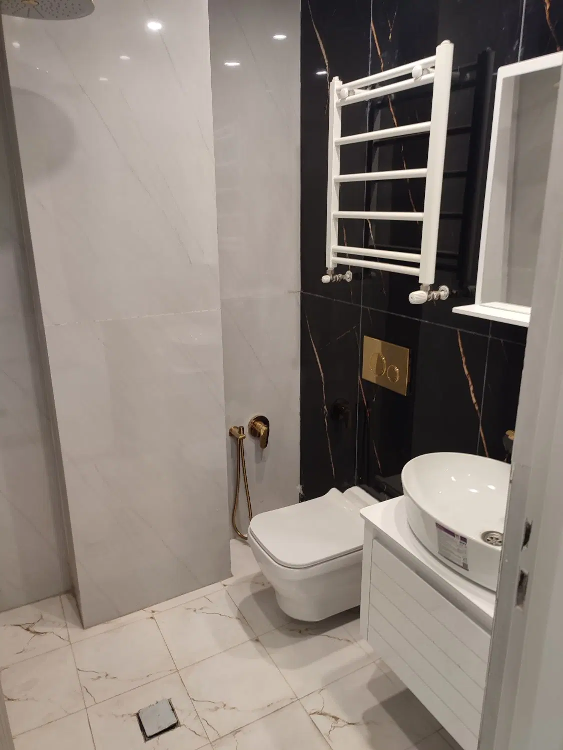 ۱۹۵ متر ۳ خواب ، فاز ۲ محله ۱ ، تاپ لوکیشن