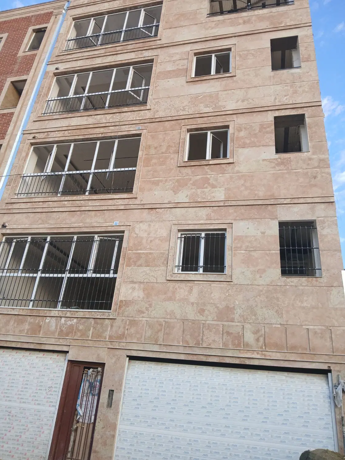 فروش اپارتمان  در شهرک مدنی