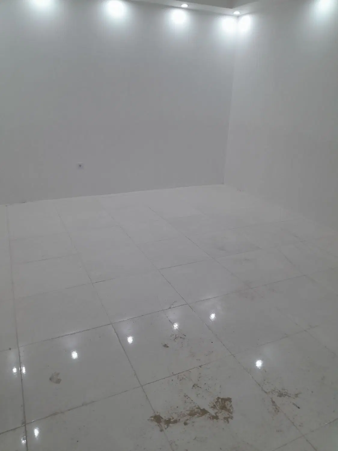 ملک ۷۰ متری نو ساز تک خواب طبقه ۲