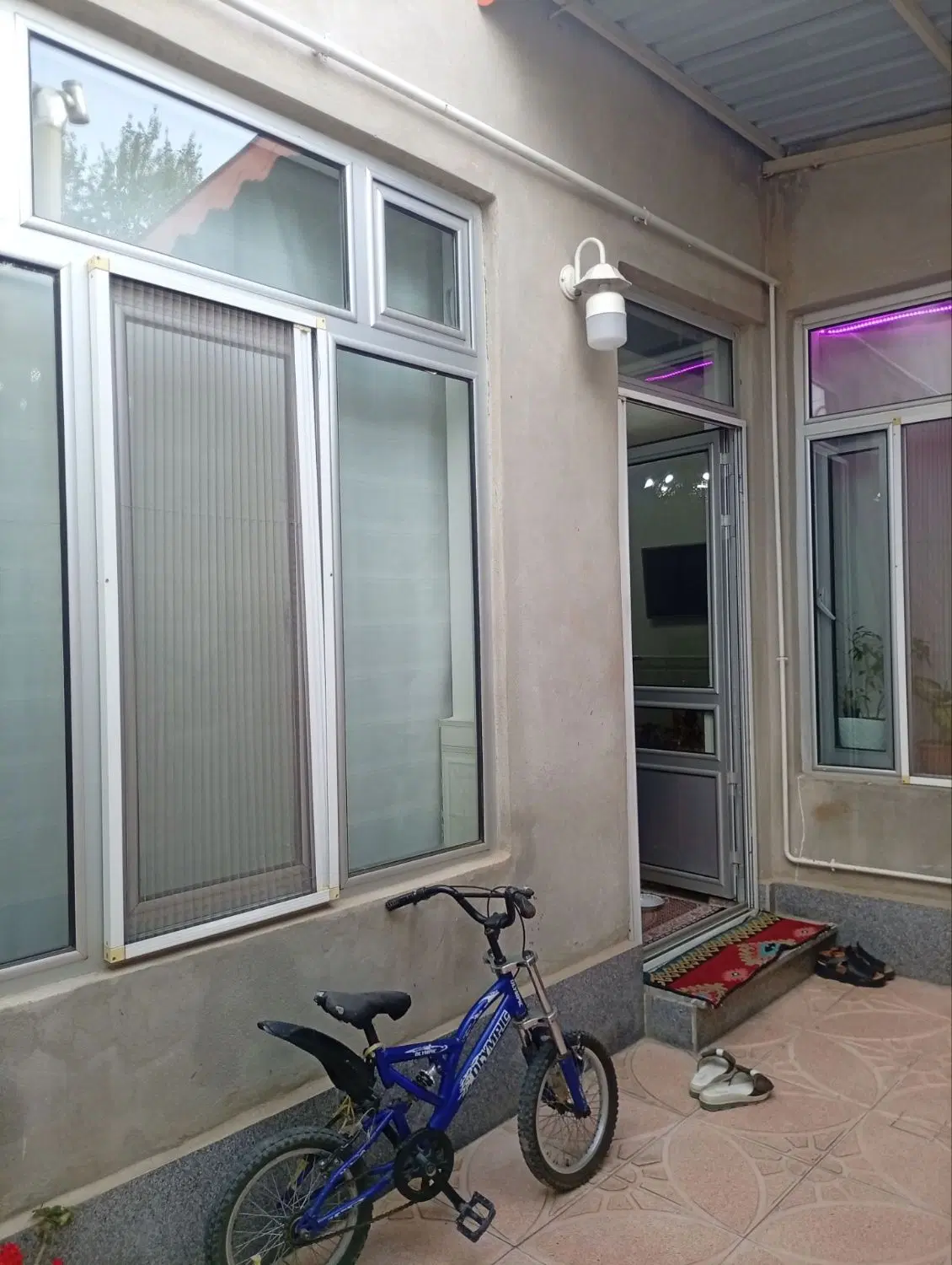 خانه برخیابان با ۳تامغازه