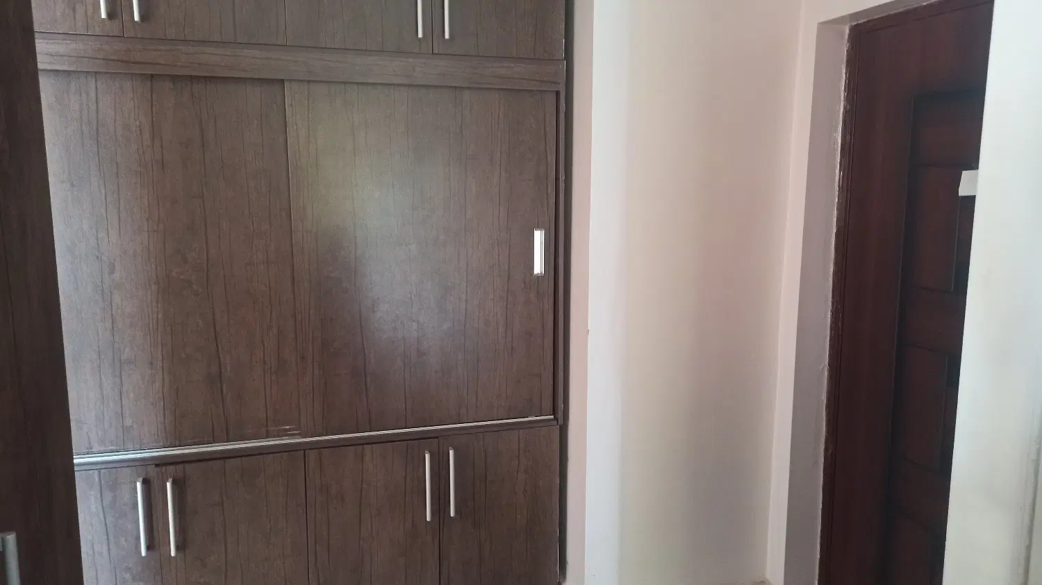 رهن آپارتمان ۳ خوابه فاز ۵ با انباری بزرگ