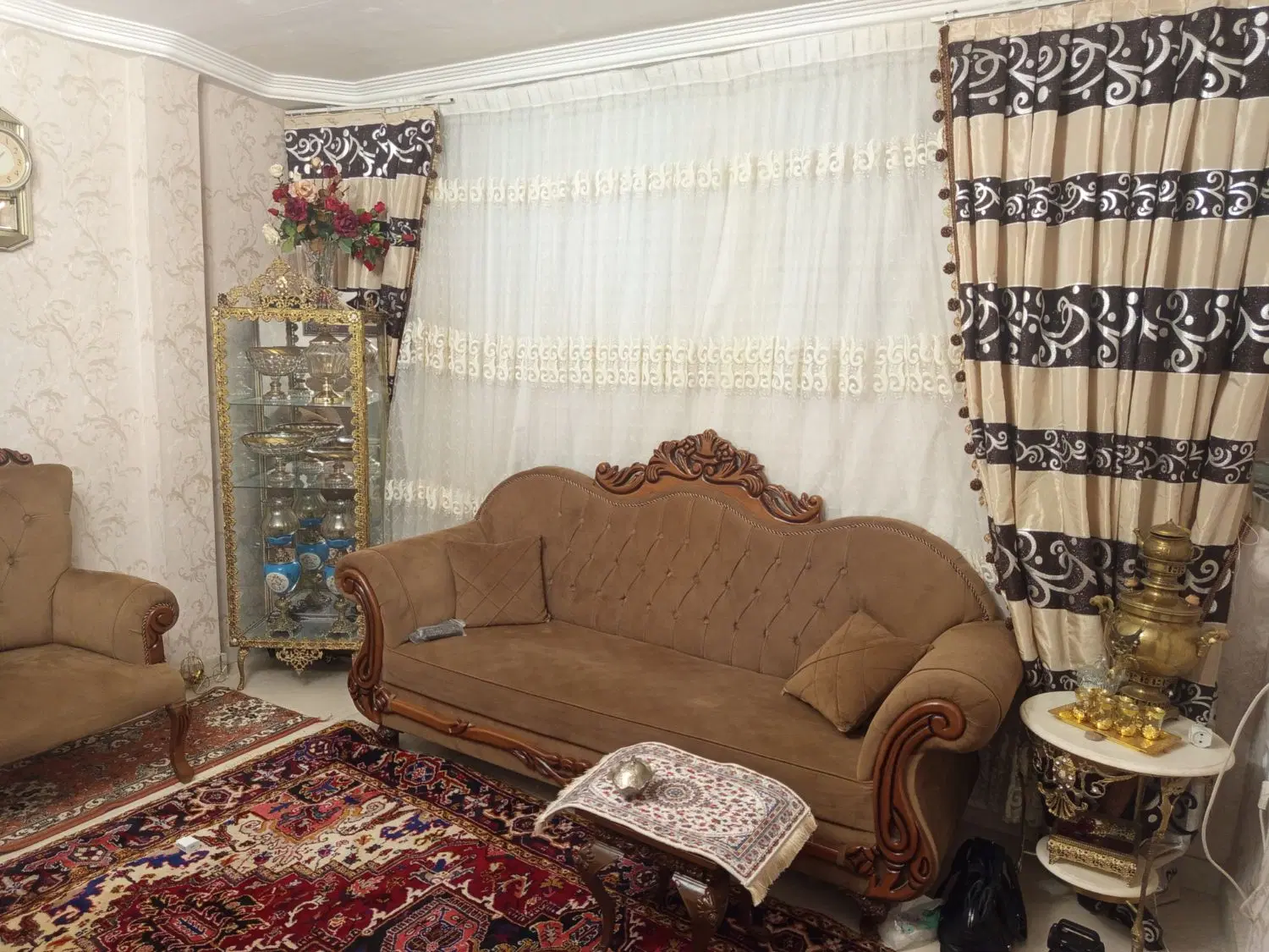 واحد لوکس نقلی در کوچه بهروزی