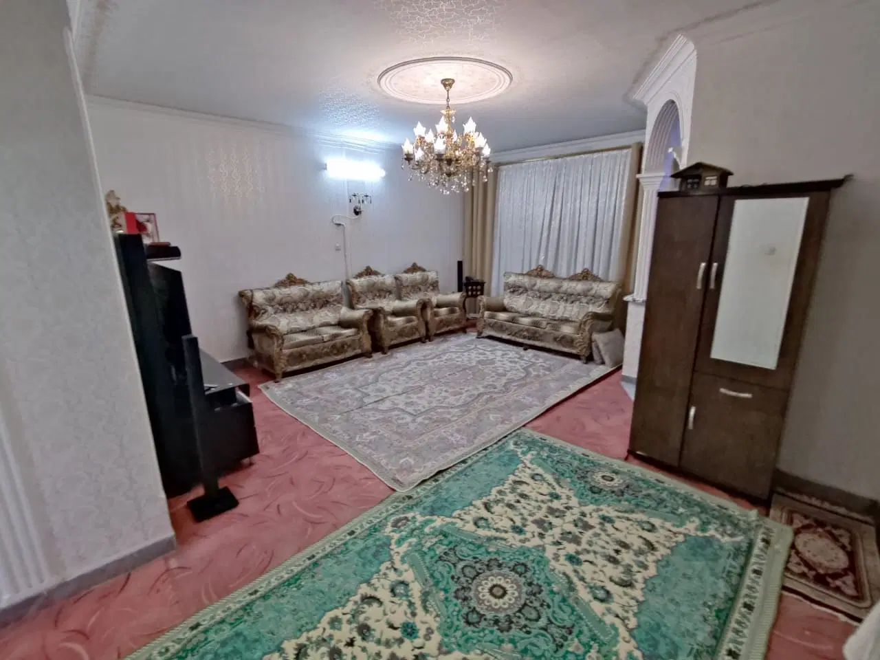 آپارتمان ۸۰متری ارغوان شرقی