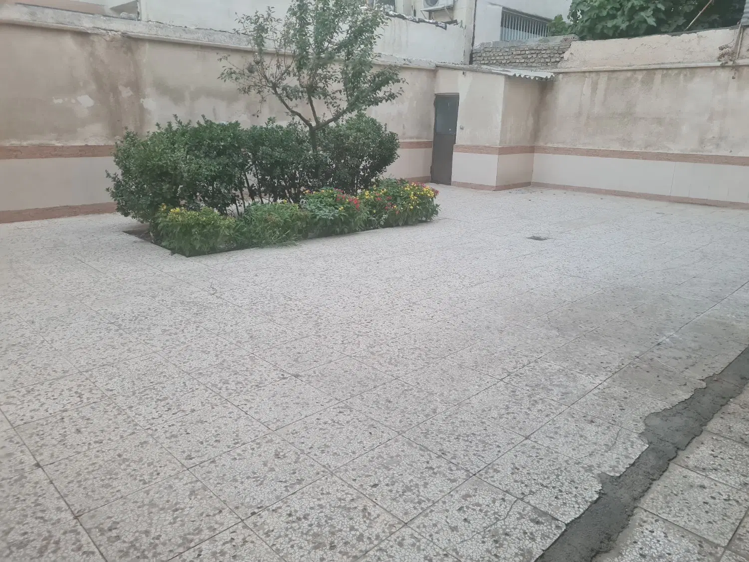 ویلایی ۳۵۰متر نزدیک خیابان کلاهدوز