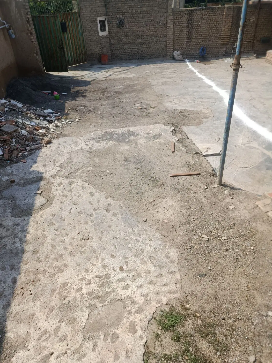 زمین ۱۰۰ متری
