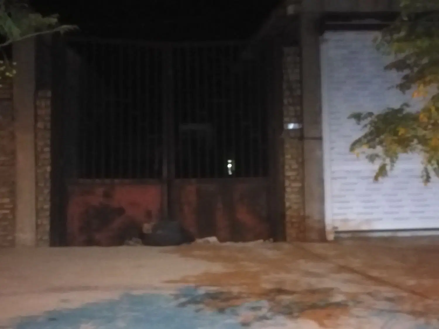 مغازه نیمه کاره