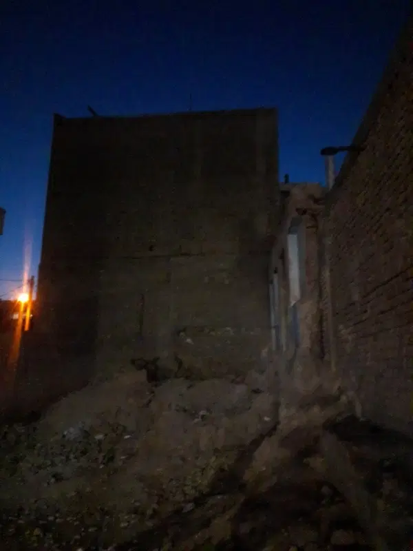 زمین ۱۵۰ متری بر جاده اسفراین