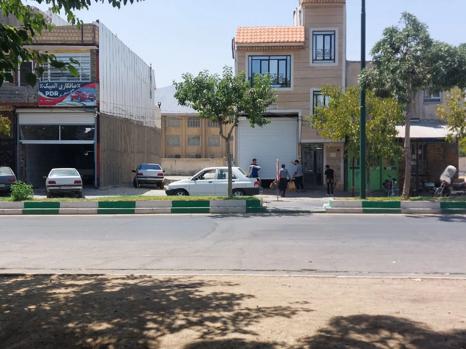 زمین قلفتی بر خیابان سی متری
