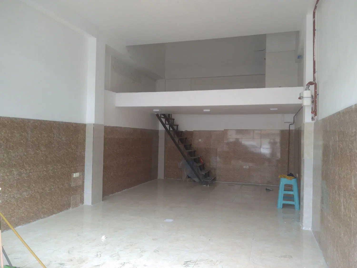 مغازه 60متری پاخور عالی