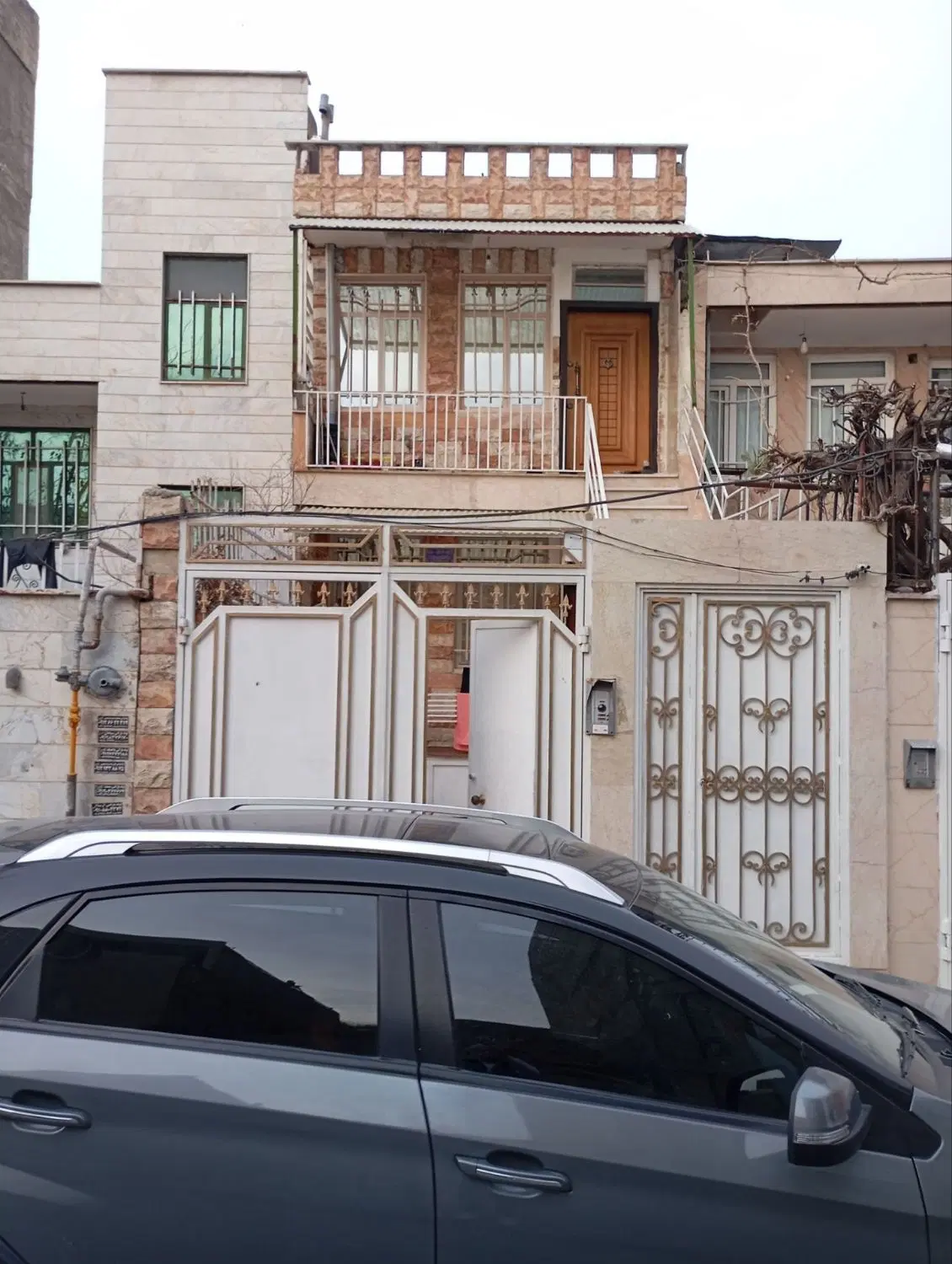 خانه ویلایی دوطبقه ماشین رو راه جدا