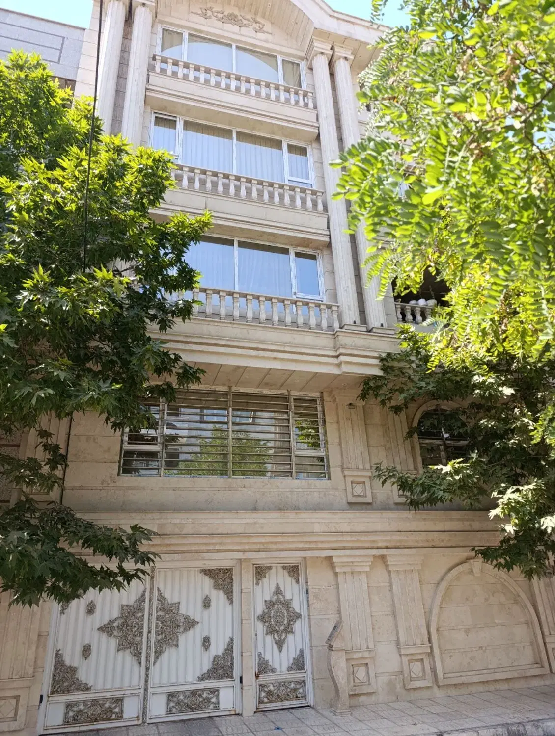 ۱۳۰ متر اسانسوردار