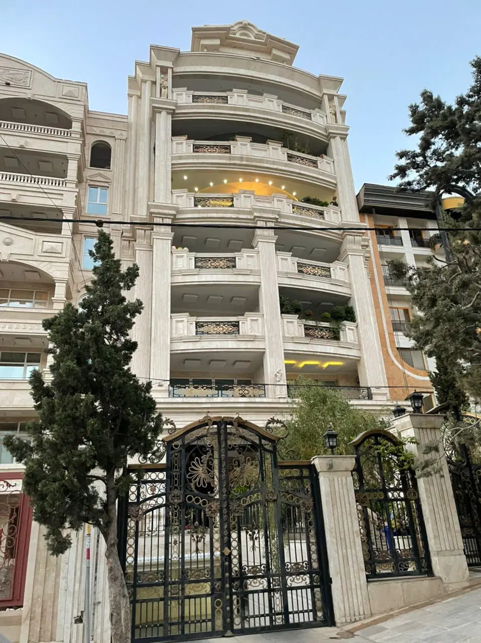گلستان دهم عظیمیه، ۲۵۰متر لوکس