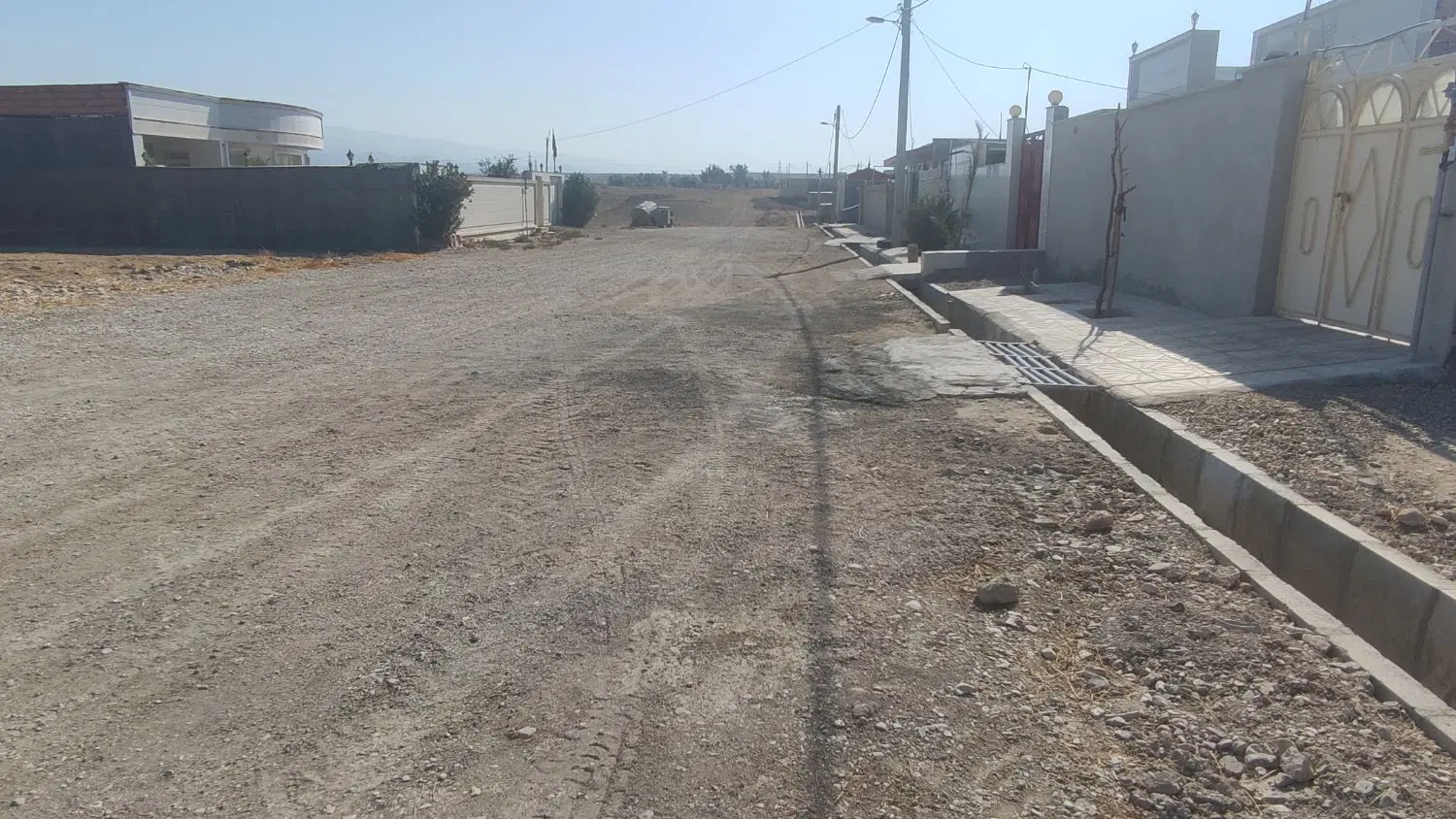 زمین در وسط صالح اباد