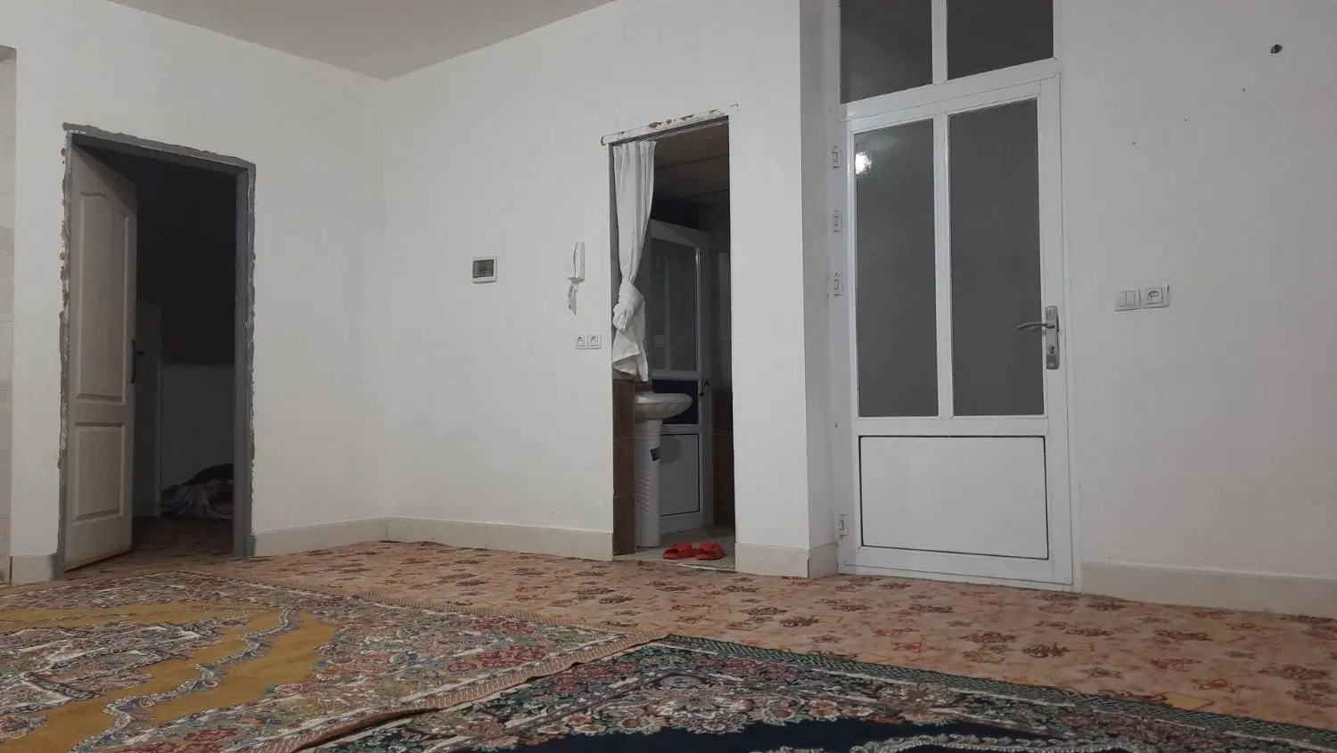 همخونه خانم کارمند،معلم و غیره
