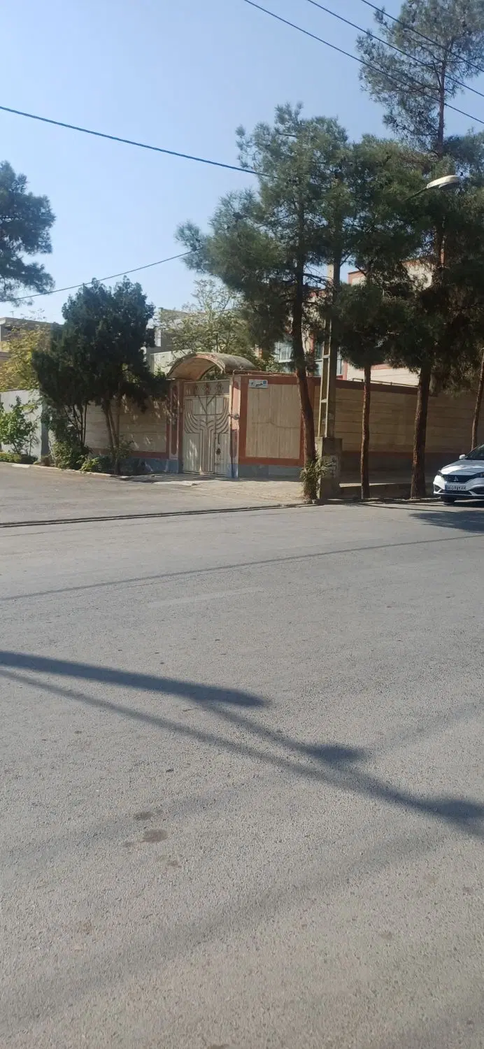 فروش خانه ۲۸۵ متری دونبش در ۷۰۰ دستگاه خمینی شهر