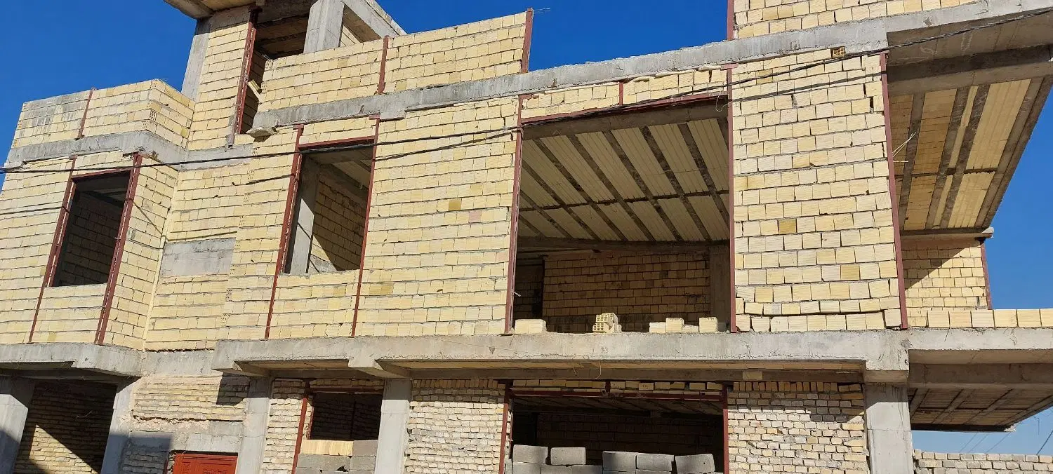 خانه  ۲ طبقه نیمه ساز واقع در اسلامیه