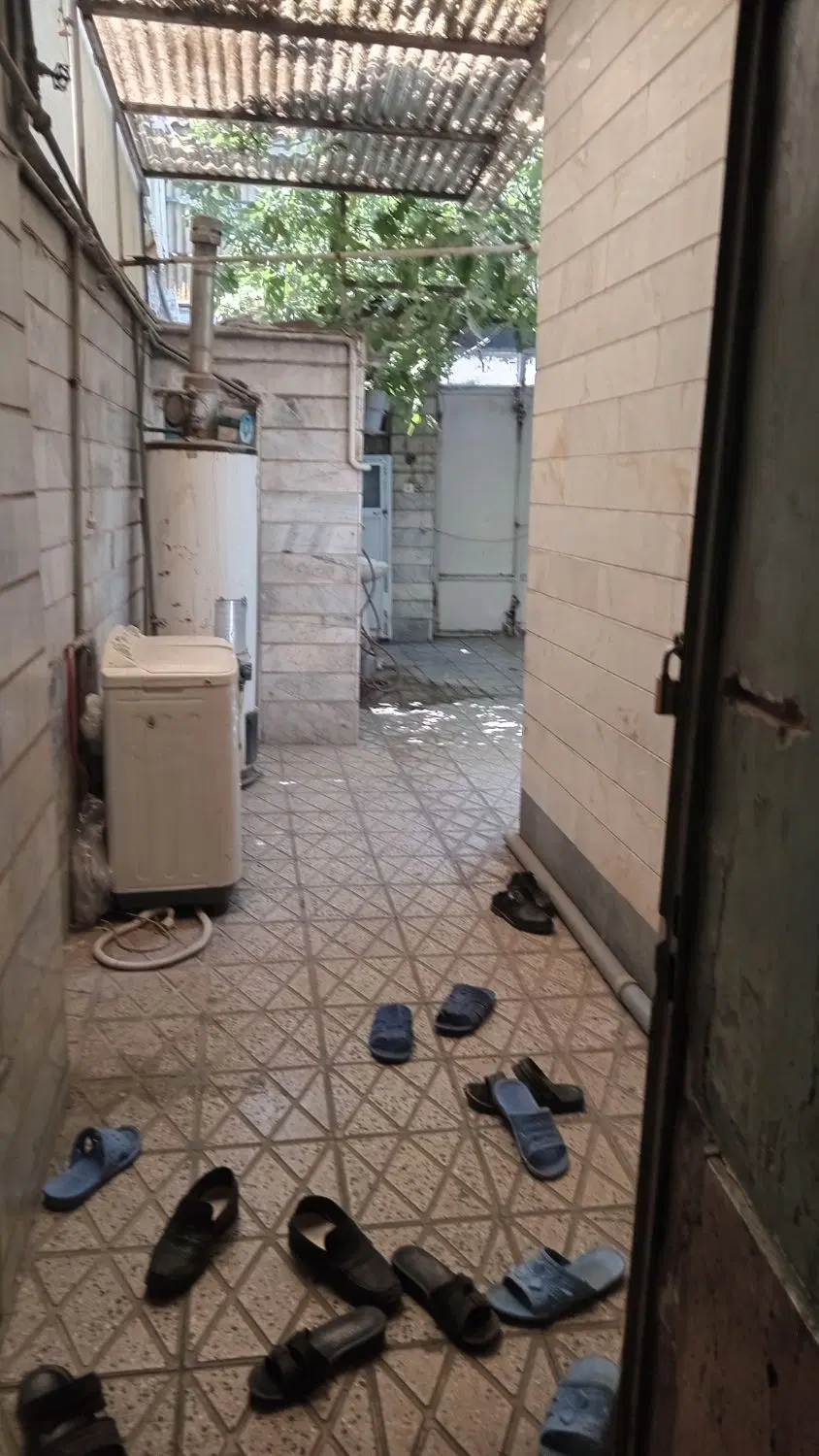 حیاط ویلایی 37 متر 2 طبقه