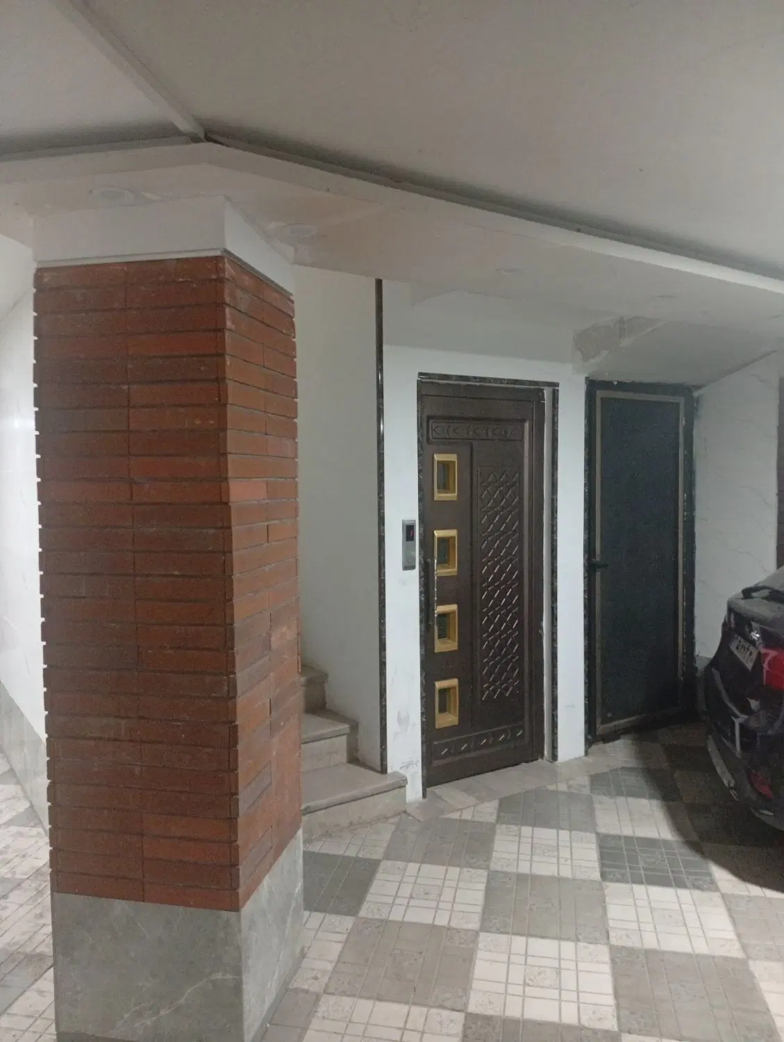 اپارتمان ۹۴ متری سند دار