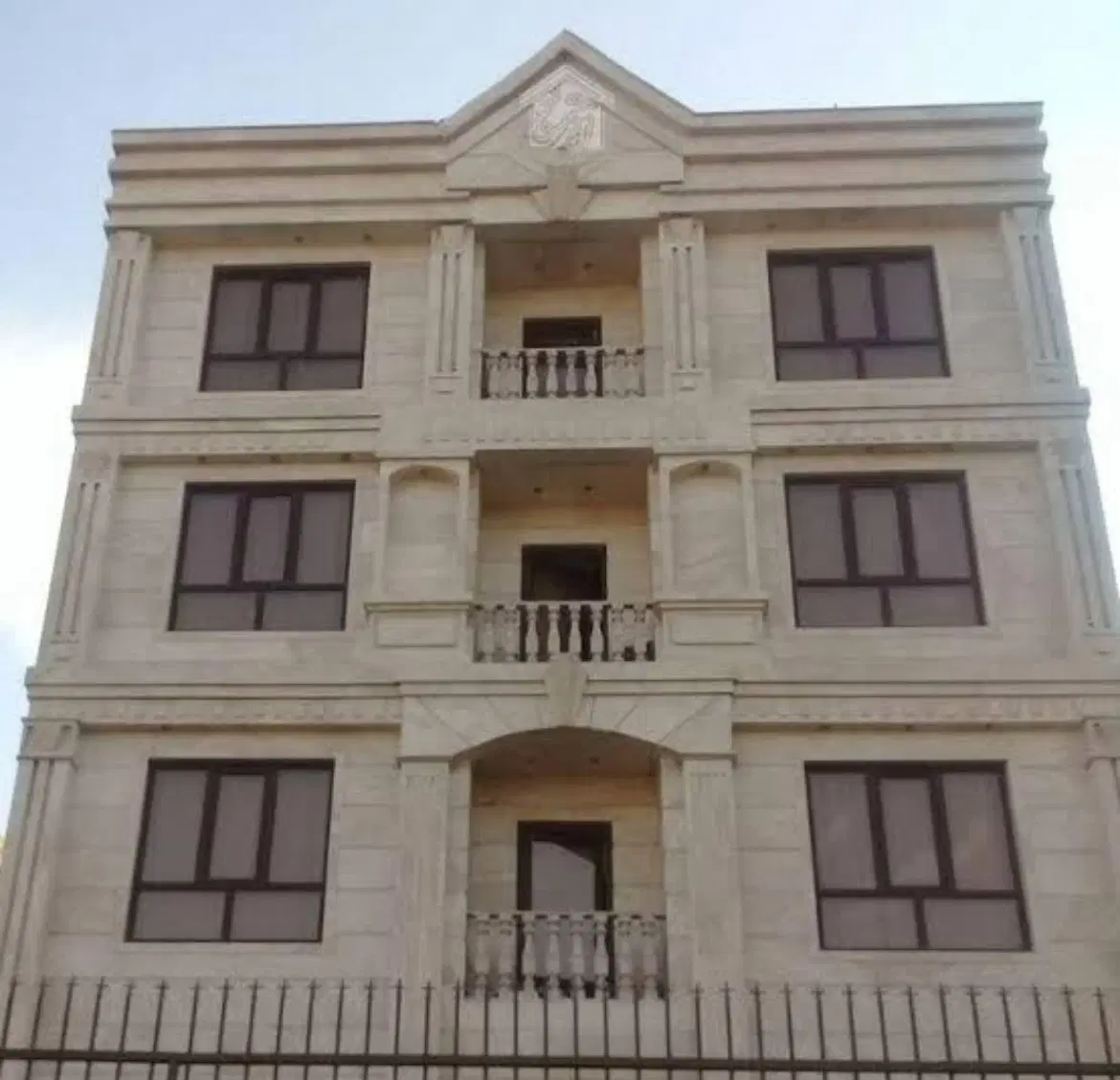 زمین ۱۳۵ متری دو کله در خیابان اذین