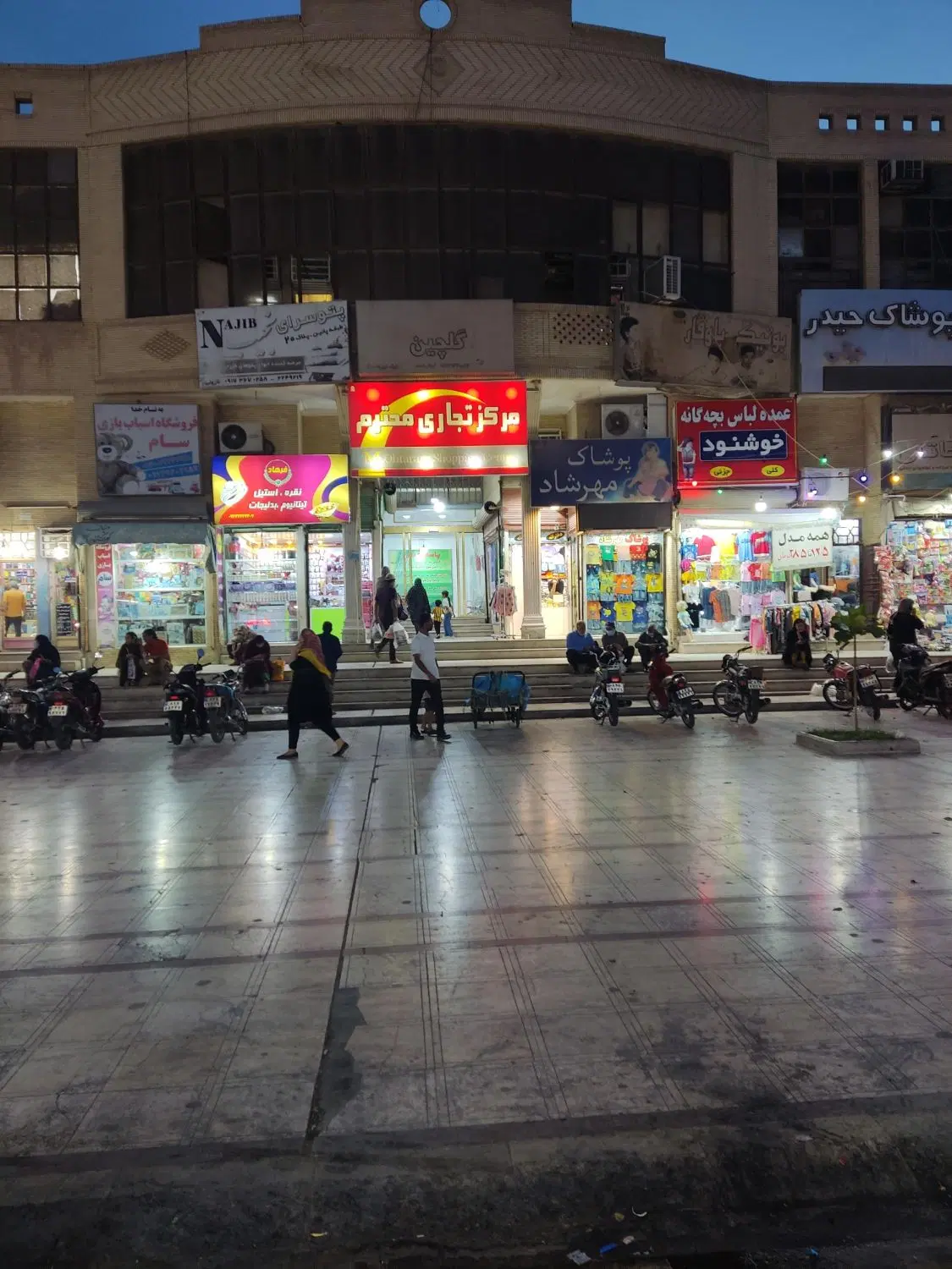 مغازه ۱۵ متری پاساژ محترم