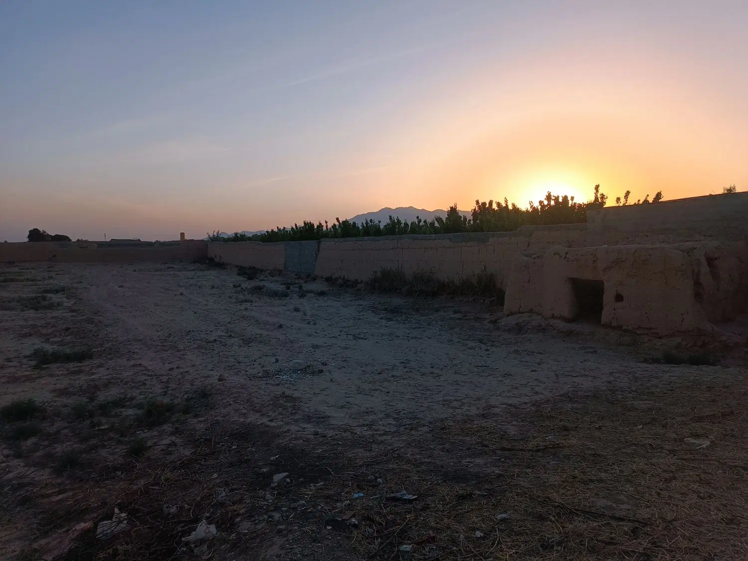 زمین نزدیک طرح هادی دیزج
