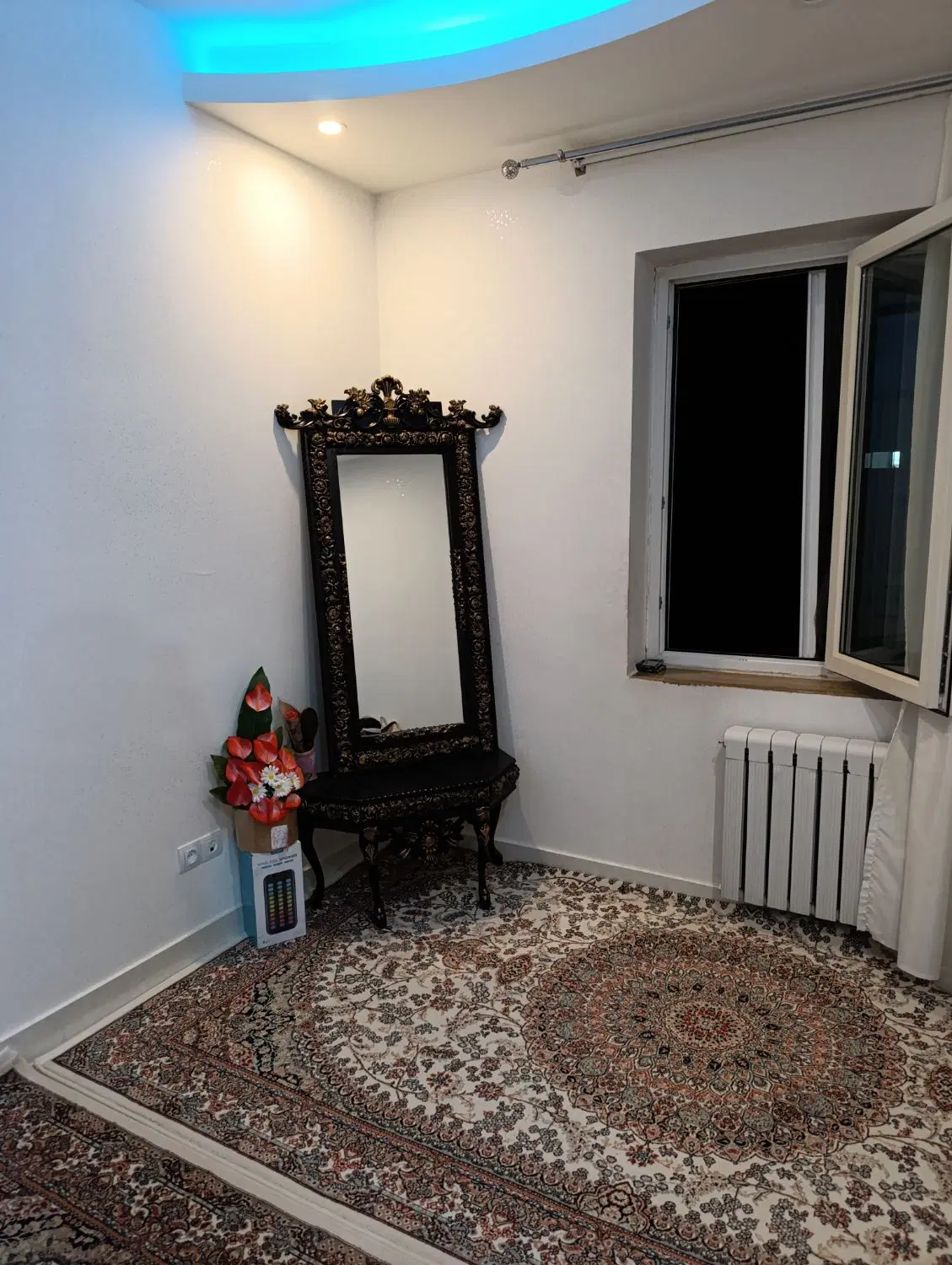 یک باب خانه دو طبقه