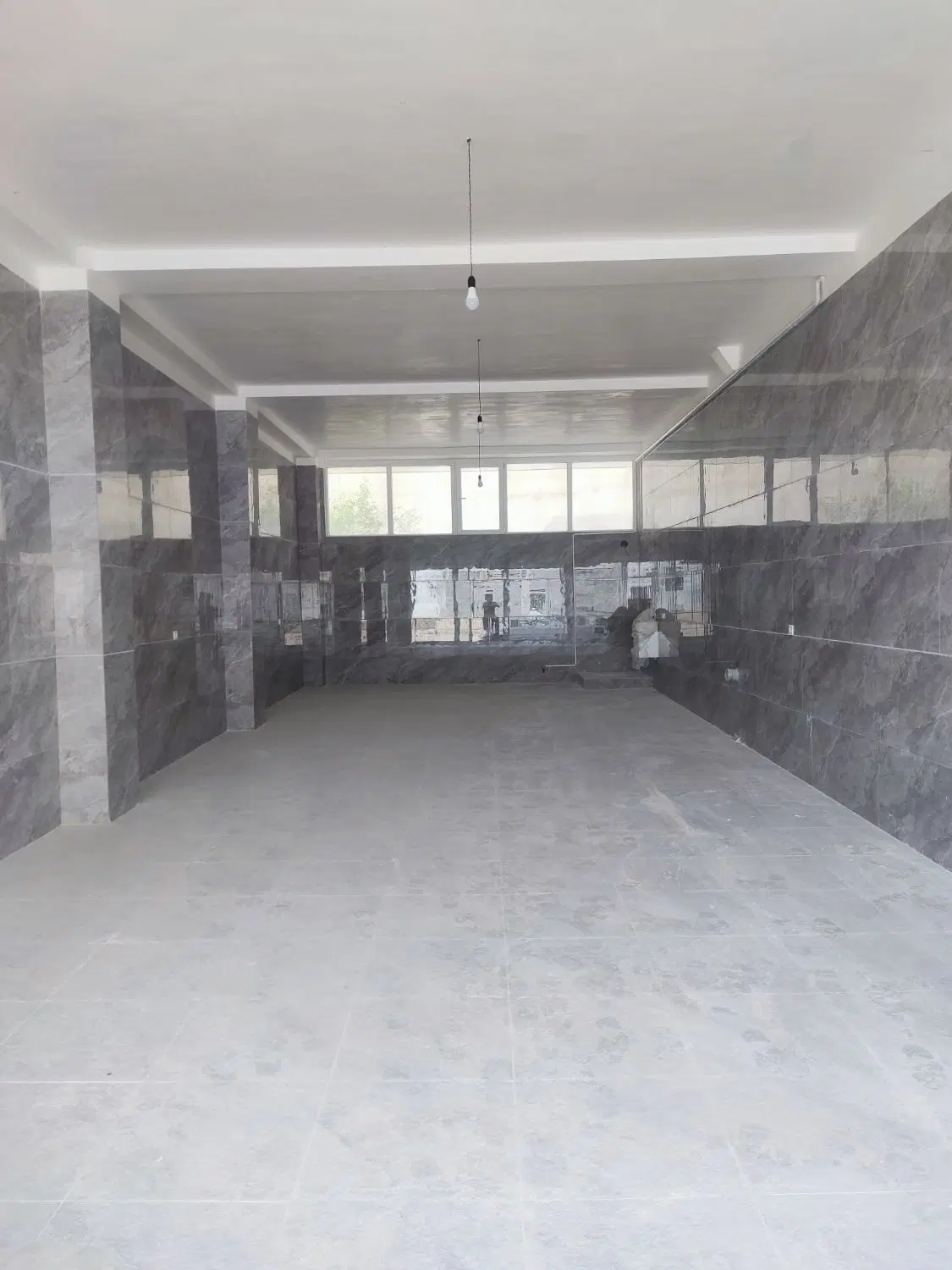 مغازه ۹۰ متری خیابان استادان