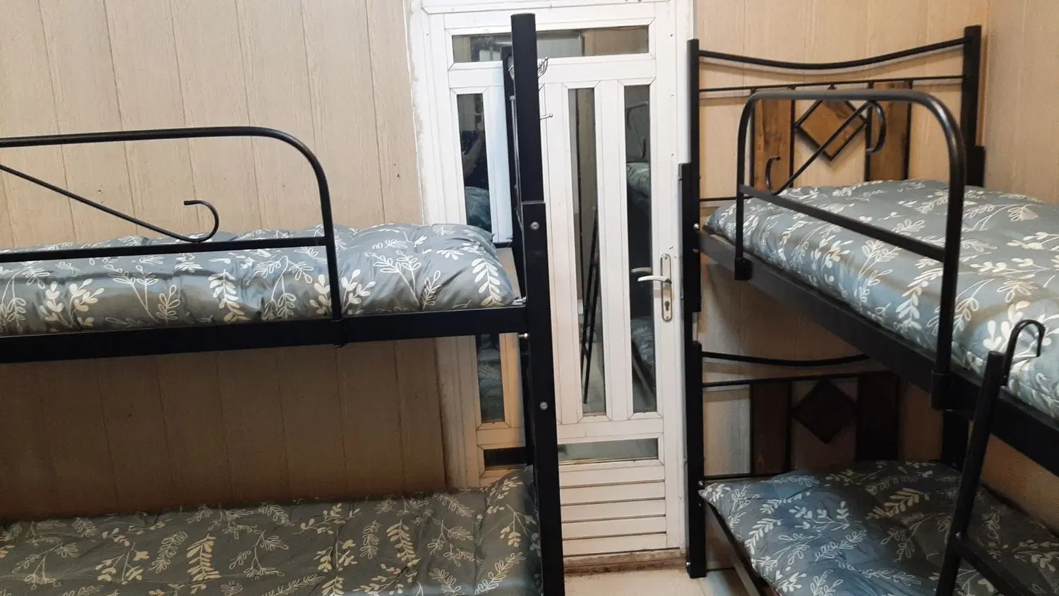 خوابگاه دخترانه آیدا احمدآباد