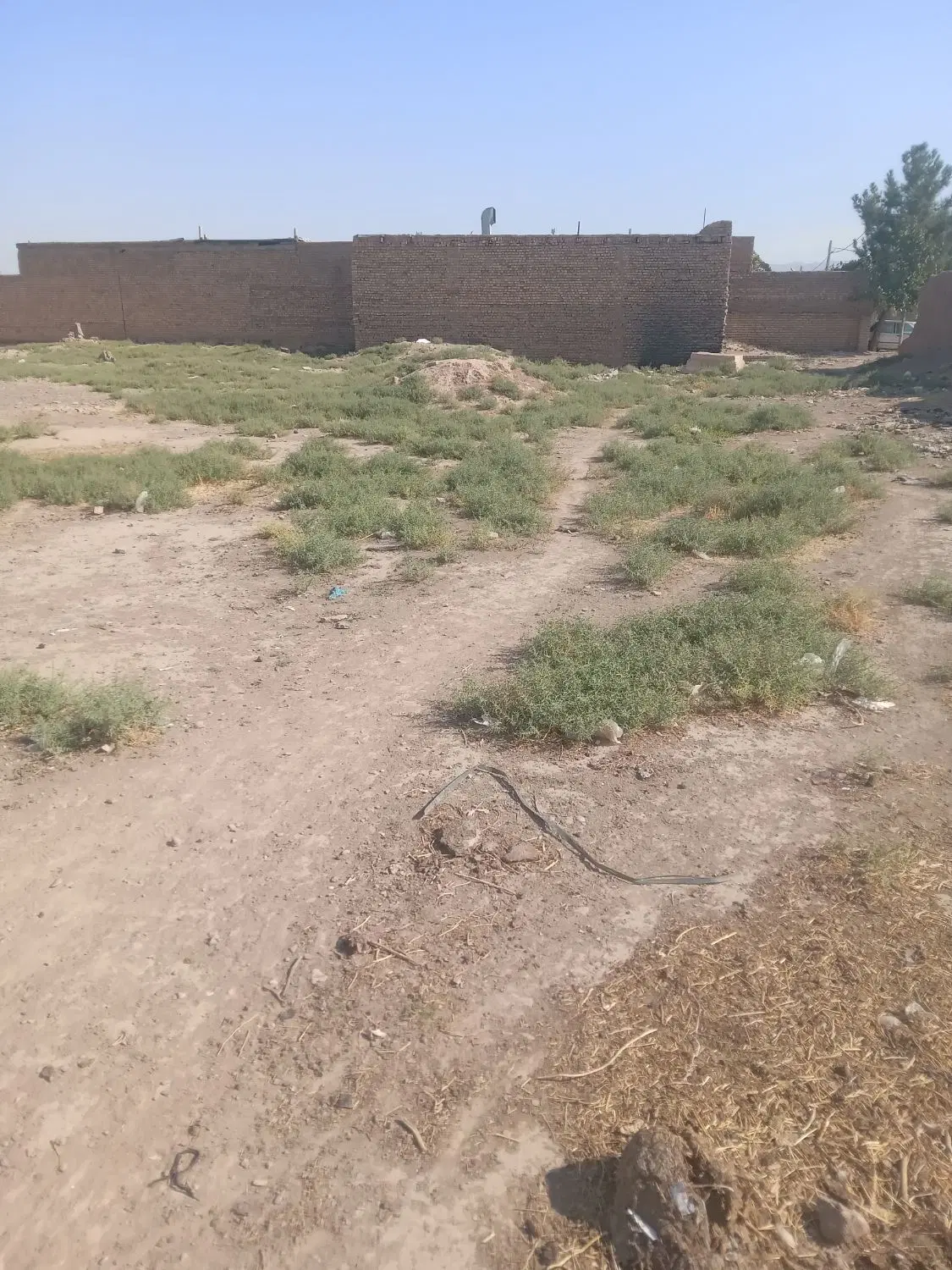 زمین فروشی
