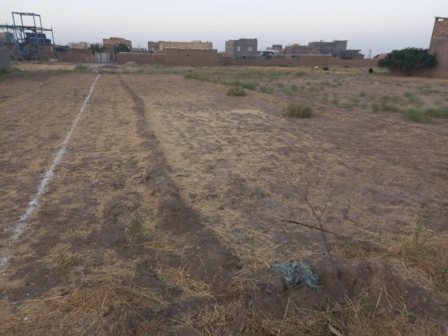 زمین فروشی
