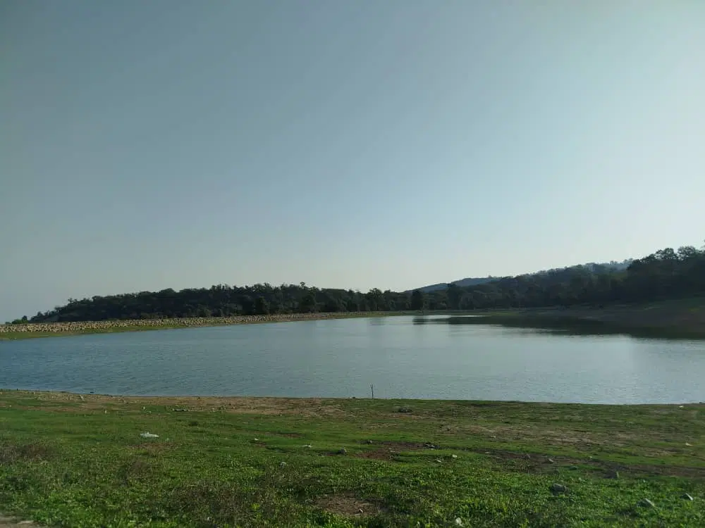 زمین ۹۰۰ متری