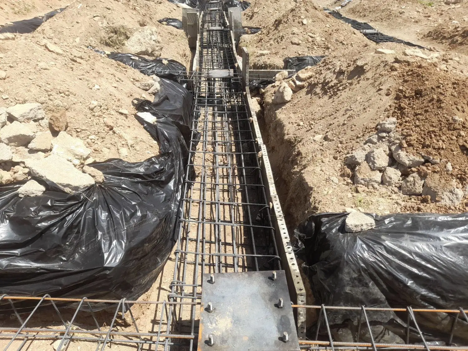 زمین چشمه خانی