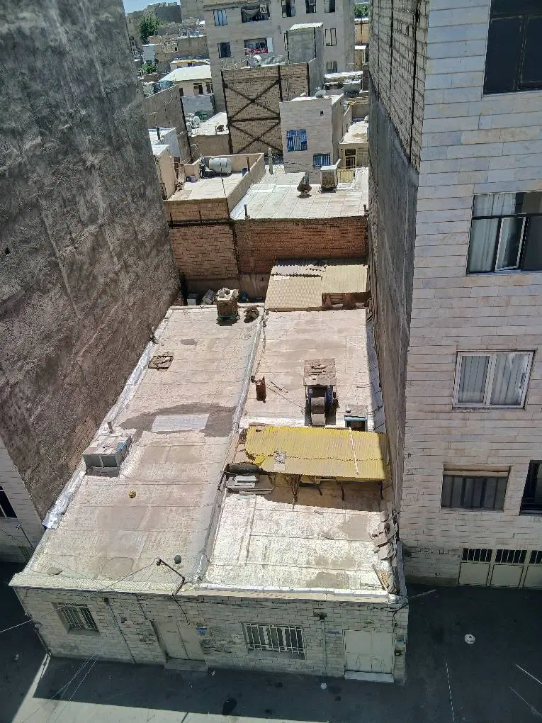 خانه ویلایی 200متری .مناسب ساخت وساز
