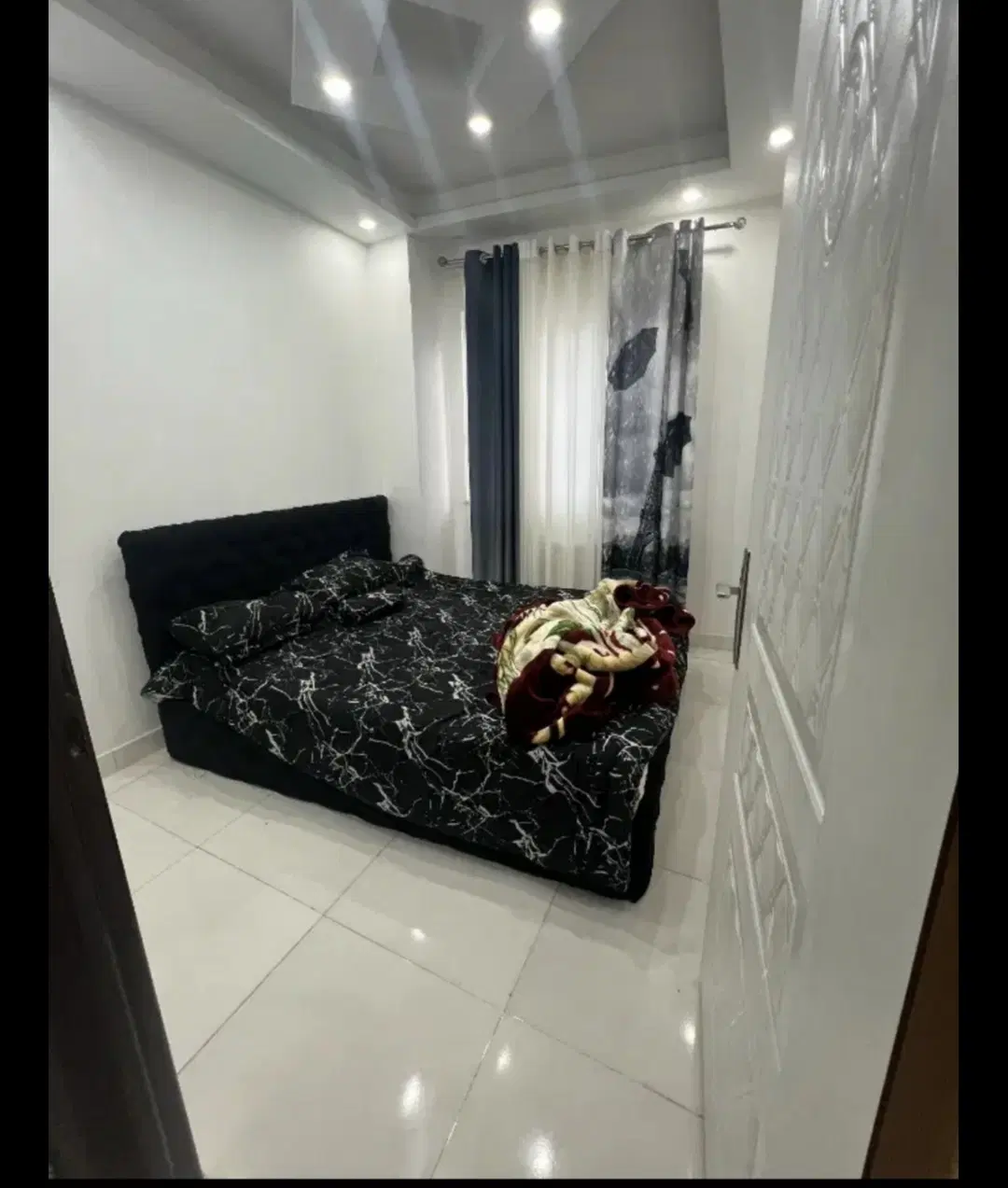 همخونه خانم