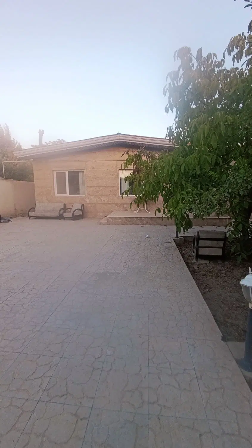 ۳۰۰متر ویلای با کنتور قانونی آب،برق،گاز