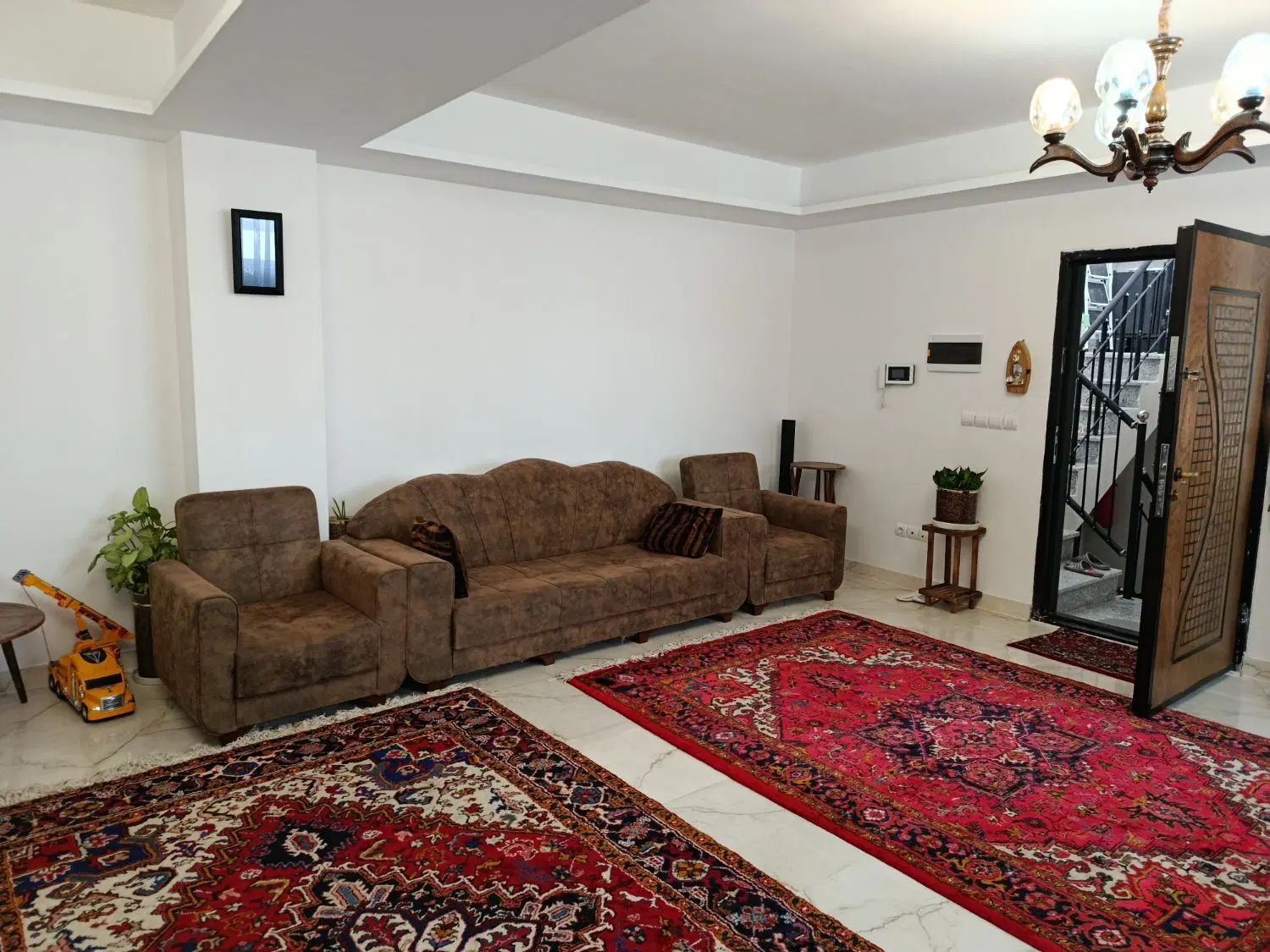 فروش یکجا وکلی ۲طبقه یک پیلوت هر طبقه باسند۶دانگ