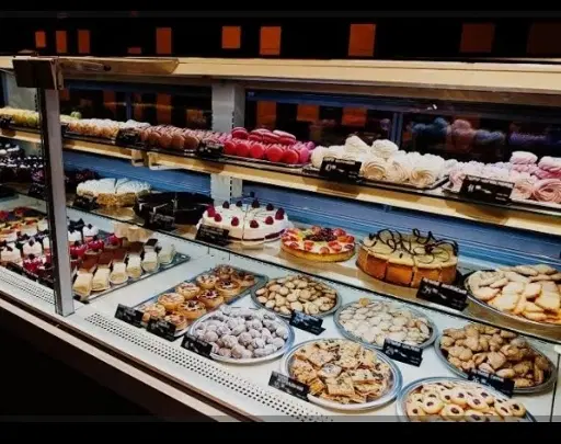 مغازه رهن اجاره داده میشود