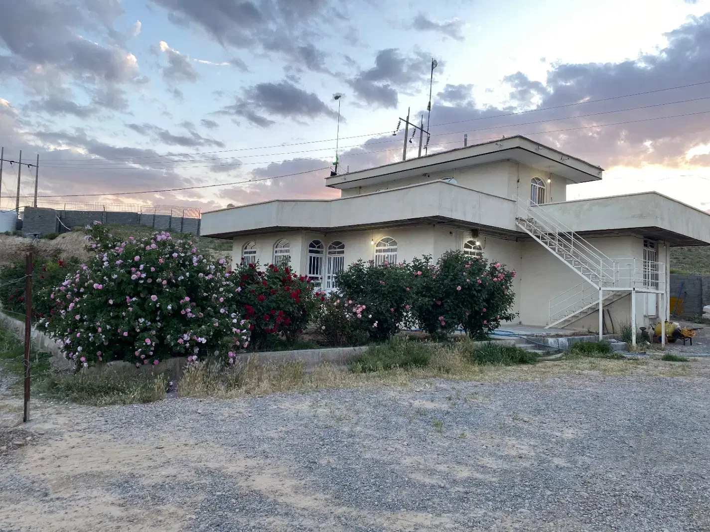 مرغداری گوشتی ۸۰هزار قطعه ایی