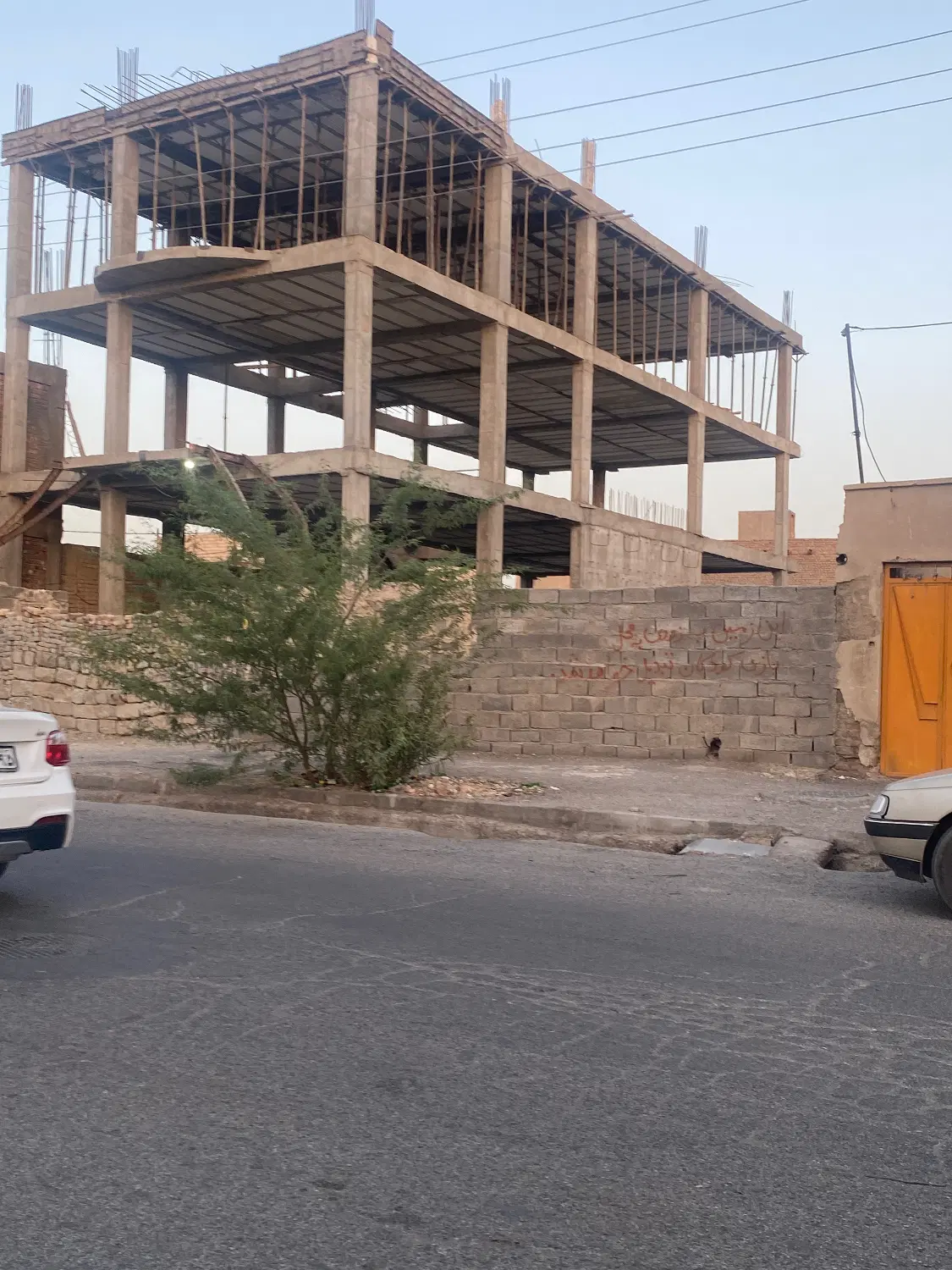 ۳۸۰متر سه طبقع ملک لب خیابان تجاریمطهری ۴