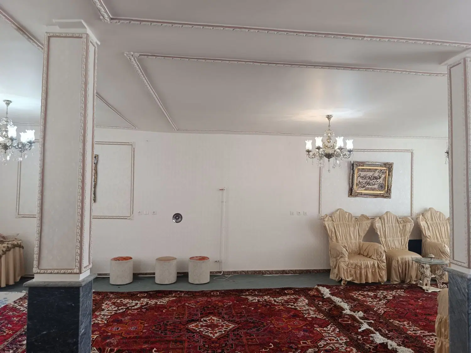 حیاط دو طبقه  ۱۷۶ متر اخونی