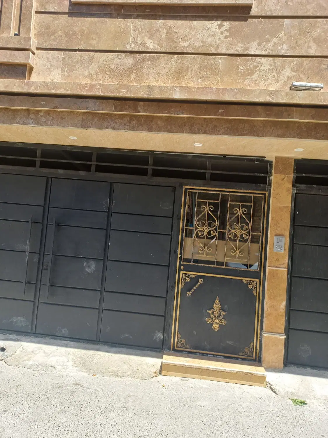واحد اپارتمانی ۶۵متری دارای پارکینگ انباری