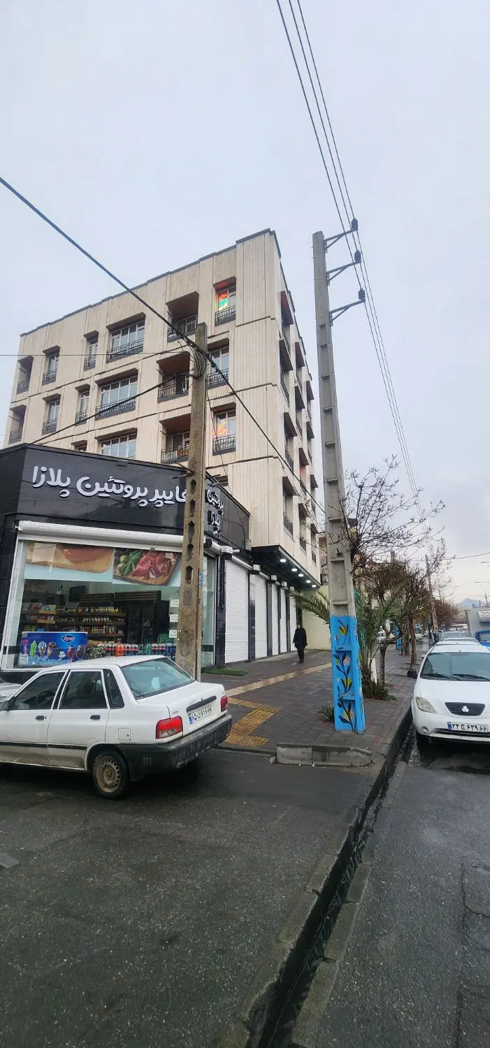 مغازه نوساز بر خیابان اصلی ارتفاع بلند باپارکینگ