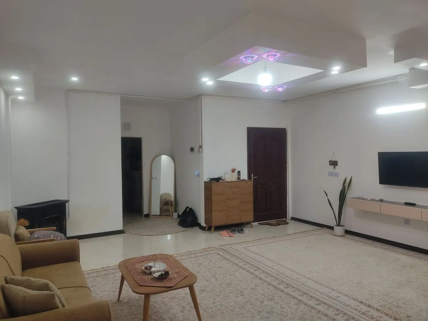 ویلایی دوطبقه ۲۲۰متر بنا  ۴خواب پارکینگ کشمیری