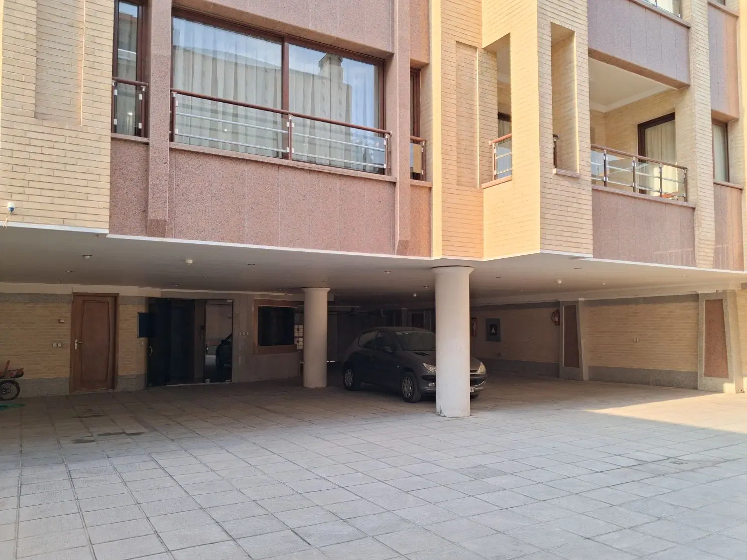 آپارتمان ۱۰۰ متری آپادانا